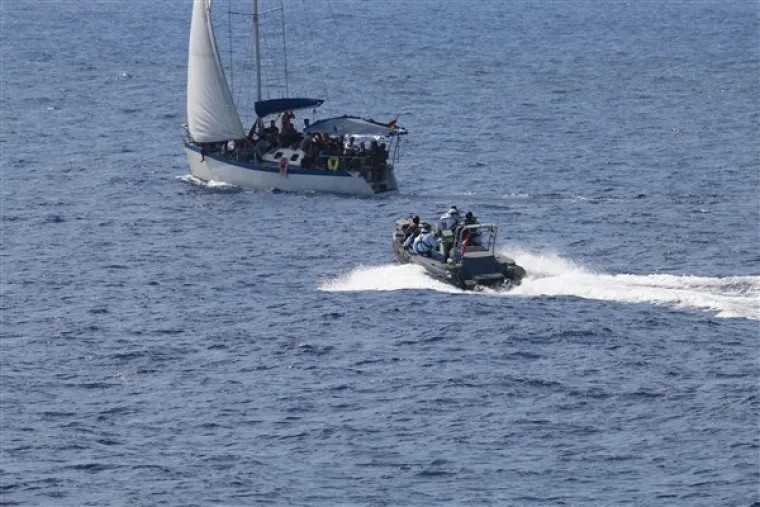 Brod HRM-a "Andrija Mohorovičić" spa&scaron;ava imigranate u Sredozemnom moru