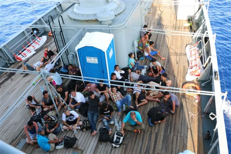 Brod HRM-a "Andrija Mohorovičić" spa&scaron;ava imigranate u Sredozemnom moru