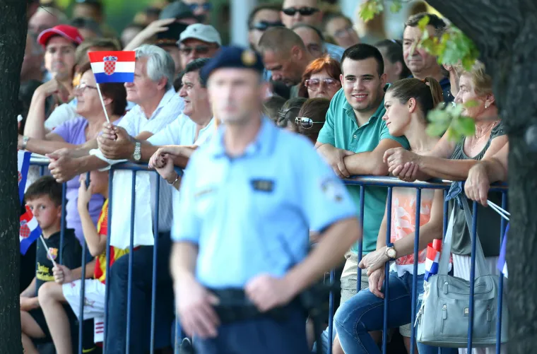 Građani zauzeli svoja mjesta u Ulici Grada Vukovara