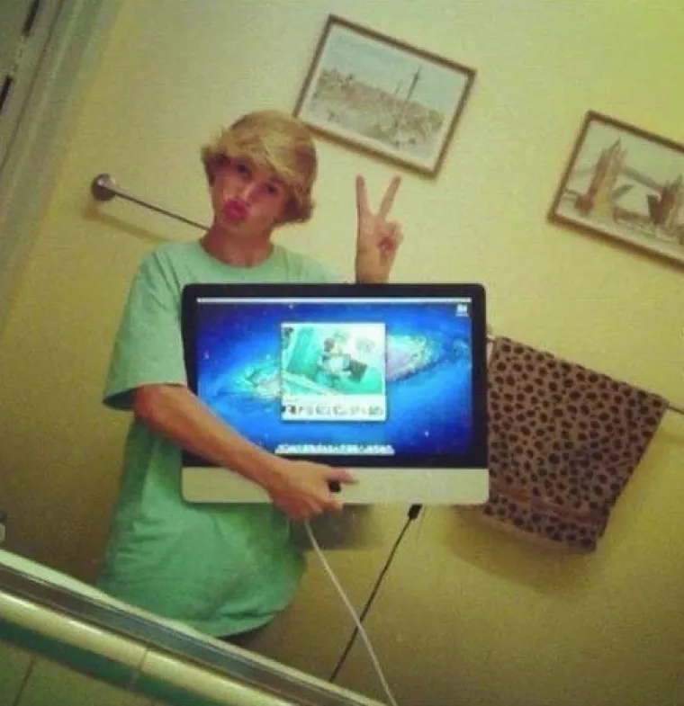 SVAKI IMA SVOJ FAKTOR: Ovo su najgluplji i najbizarniji 'sebići' ikada snimljeni!