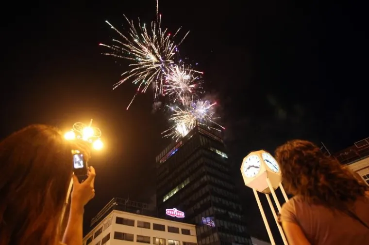 Na Trgu bana Josipa Jelačića održan je vatromet za kraj ceremonije.