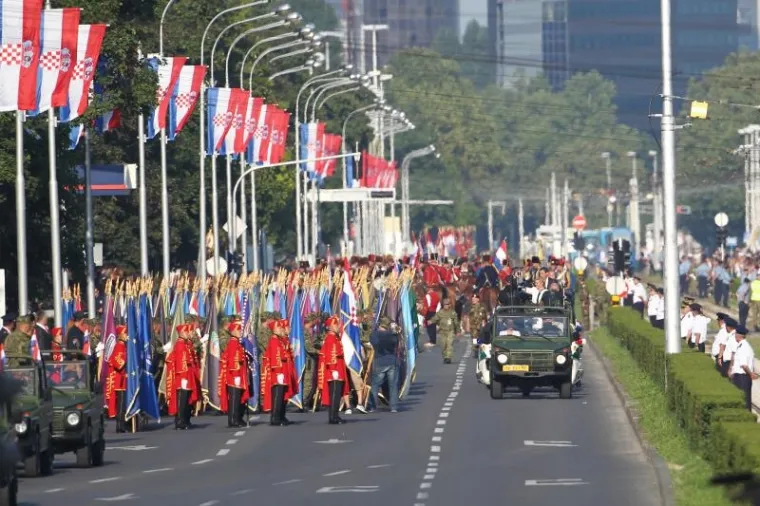 Hrvatska mimohodom obilježila 20. obljetnicu akcije Oluja