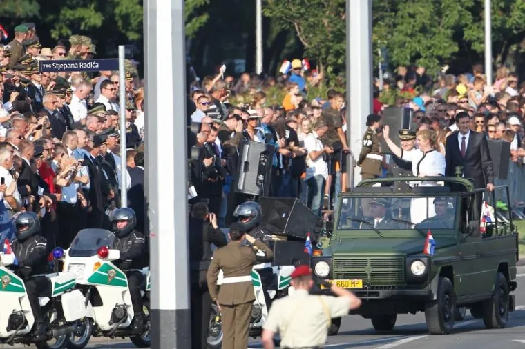 Hrvatska mimohodom obilježila 20. obljetnicu akcije Oluja