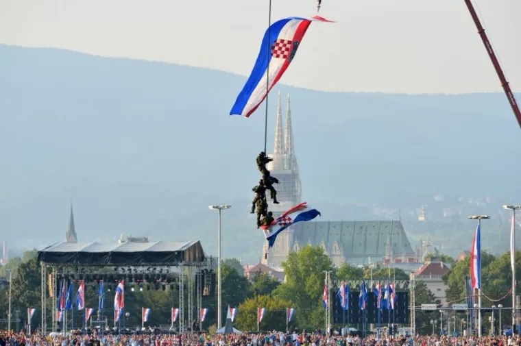 Hrvatska mimohodom obilježila 20. obljetnicu akcije Oluja