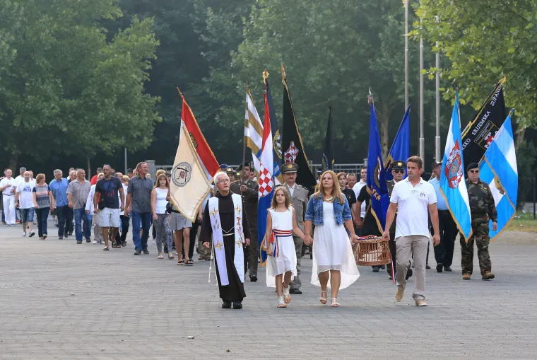 Tisuće golubova, simbola mira, odletjelo iz Vukovara prema Kninu gdje danas slavimo 'Oluju'