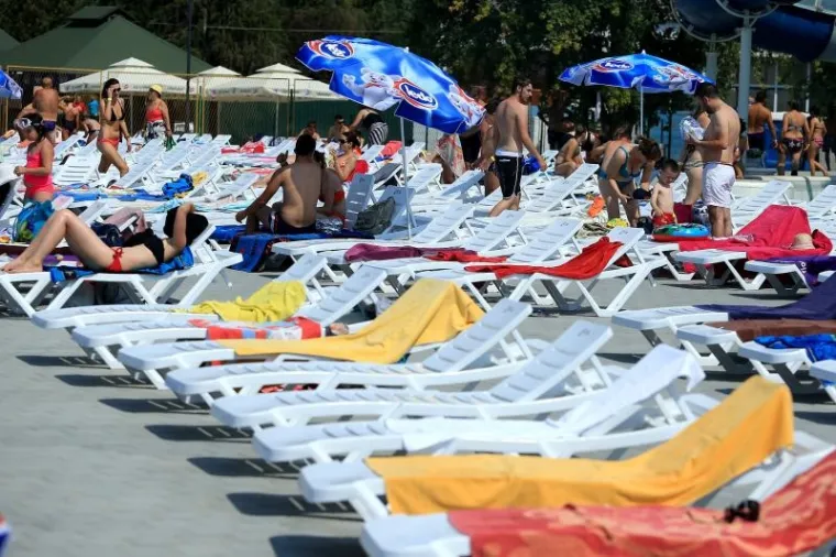 Ležaljki ima dovoljno. Obiteljska ulaznica vikendom košta 130 kuna.