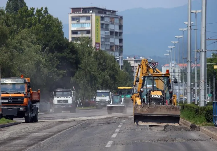Dok traje svečani mimohod u Kninu, Zagreb obnavlja Držićevu aveniju.
