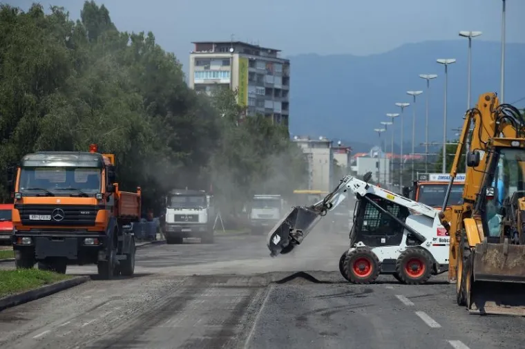 OBNOVA ASFALTA: Prolazak tenkova razrovao je zagrebačke ulice