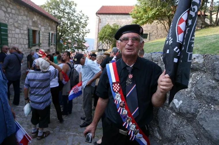 U Knin od ranog jutra pristižu skušine građana iz cijele Hrvatske na obilježavanje 20. godišnjice operacije Oluja i oslobođenja tog grada.