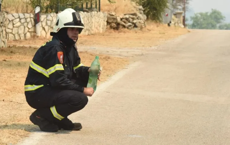 VATRENA STIHIJA: Požar ponovo prijetio &scaron;ibenskom zaleđu