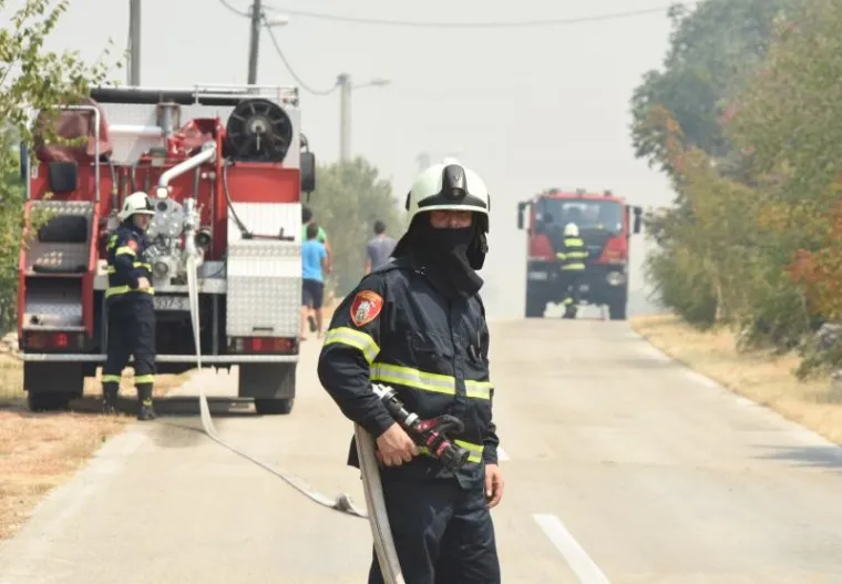 VATRENA STIHIJA: Požar ponovo prijetio &scaron;ibenskom zaleđu