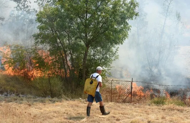 Protiv vatre se bore i mje&scaron;tani.