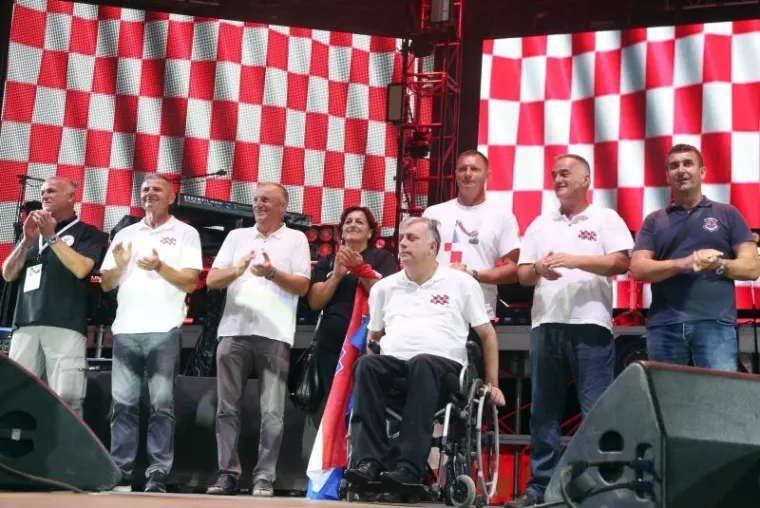 Koncert Marka Perkovića Thompsona povodom svečanog obilježavanja Dana pobjede i domovinske zahvalnosti, Dana hrvatskih branitelja te 20. obljetnice vojno-redarstvene akcije Oluja. Na koncertu su bili i Đuro Glogo&scaron;ki i Josip Klem