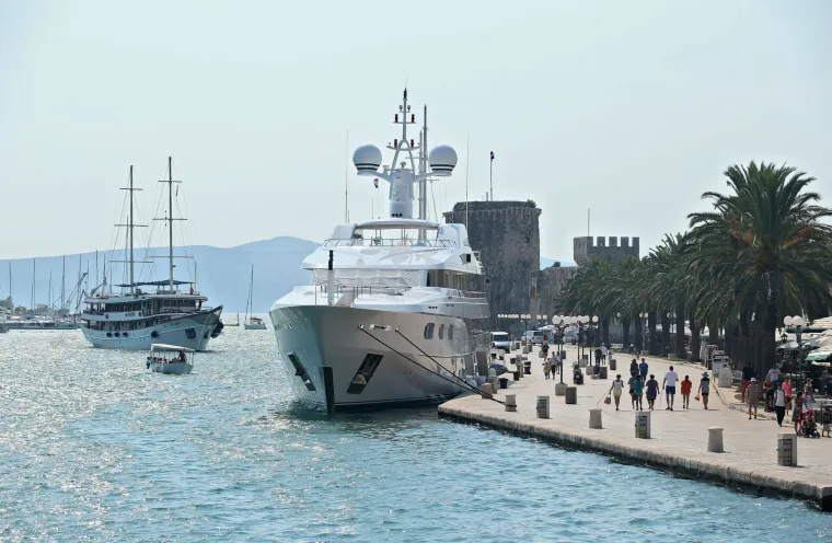 Bernie Ecclestone s djevojkom stigao u Trogir