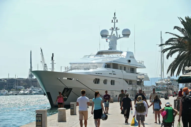 Bernie Ecclestone s djevojkom stigao u Trogir