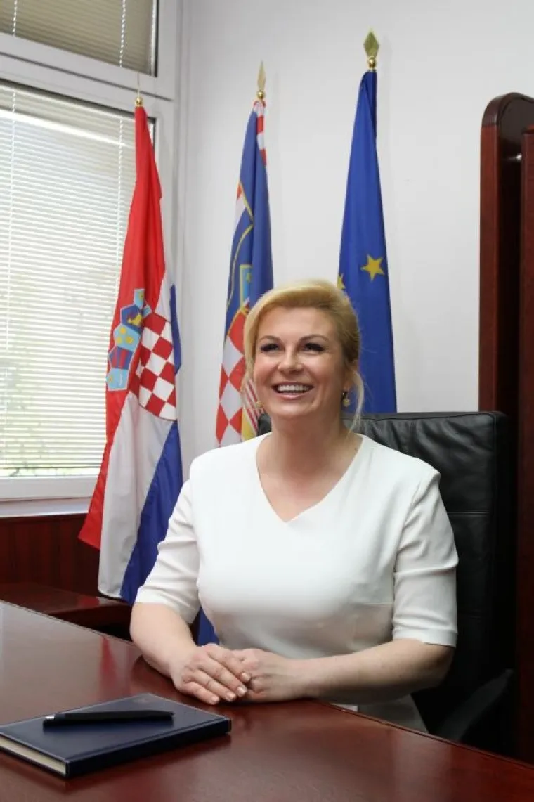 Predsjednica RH Kolinda Grabar-Kitarović privremeno je preselila svoj ured u Split u zgradu Splitsko-dalmatinske županije.