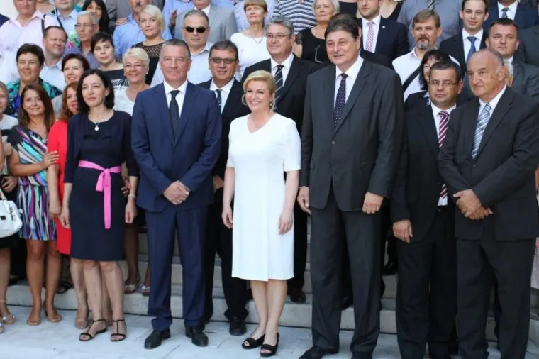 Predsjednica RH Kolinda Grabar-Kitarović privremeno je preselila svoj ured u Split u zgradu Splitsko-dalmatinske županije.