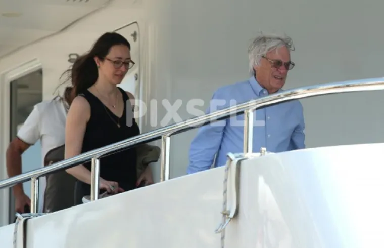 Bernie Ecclestone i njegova 49 godina mlađa supruga Fabiana Flosi stigli su u Trogir sa svojim prijateljima i ukrcali se na svoju jahtu.