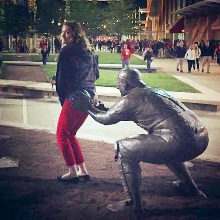 Tko kaže da kipovi nisu zabavni?