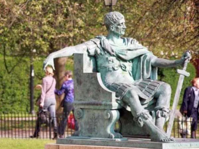 Tko kaže da kipovi nisu zabavni?