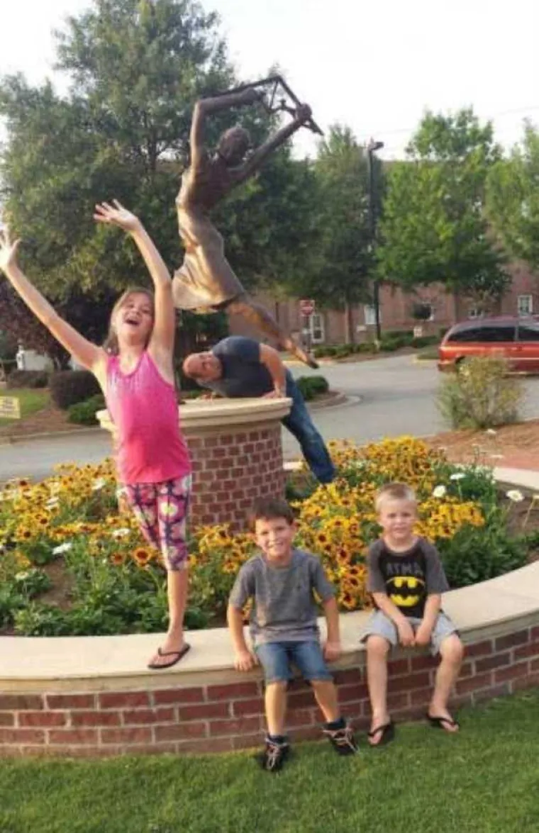 Tko kaže da kipovi nisu zabavni?