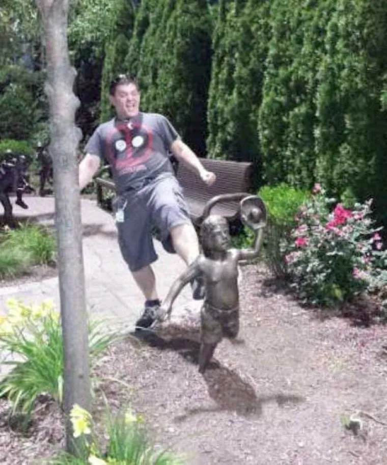 Tko kaže da kipovi nisu zabavni?