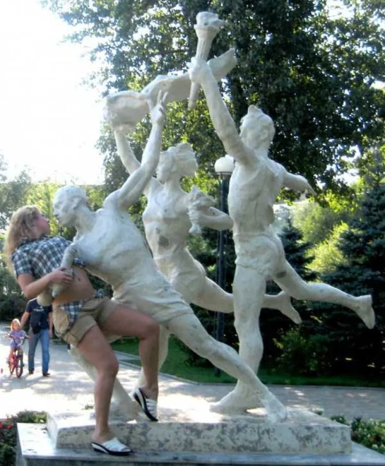 Tko kaže da kipovi nisu zabavni?