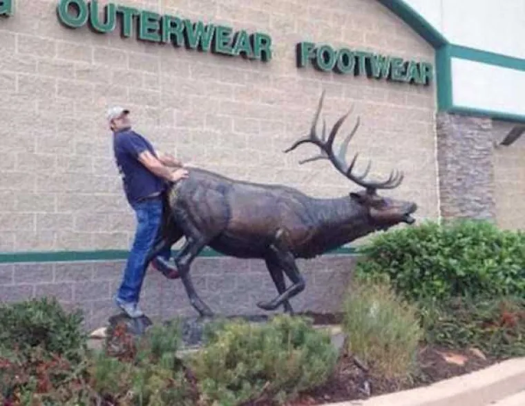 Tko kaže da kipovi nisu zabavni?