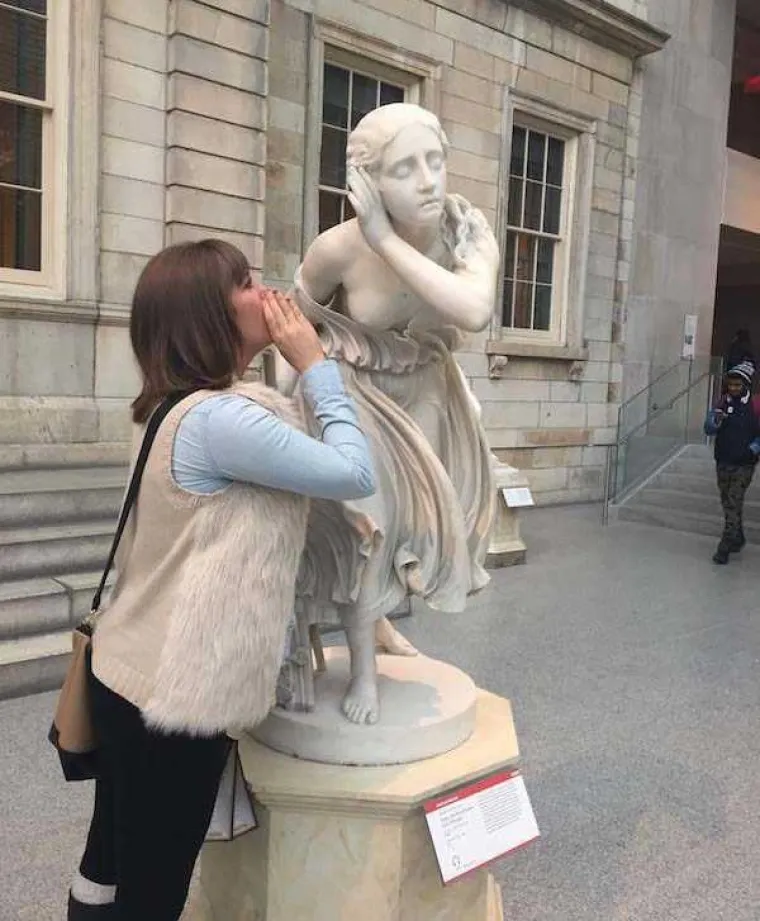 Tko kaže da kipovi nisu zabavni?