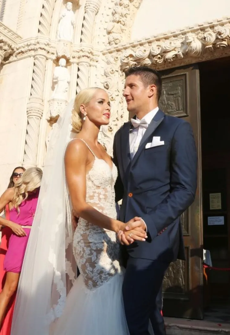 UDALA SE ANTONIJA: Prekrasna Mišura zablistala u vjenčanici