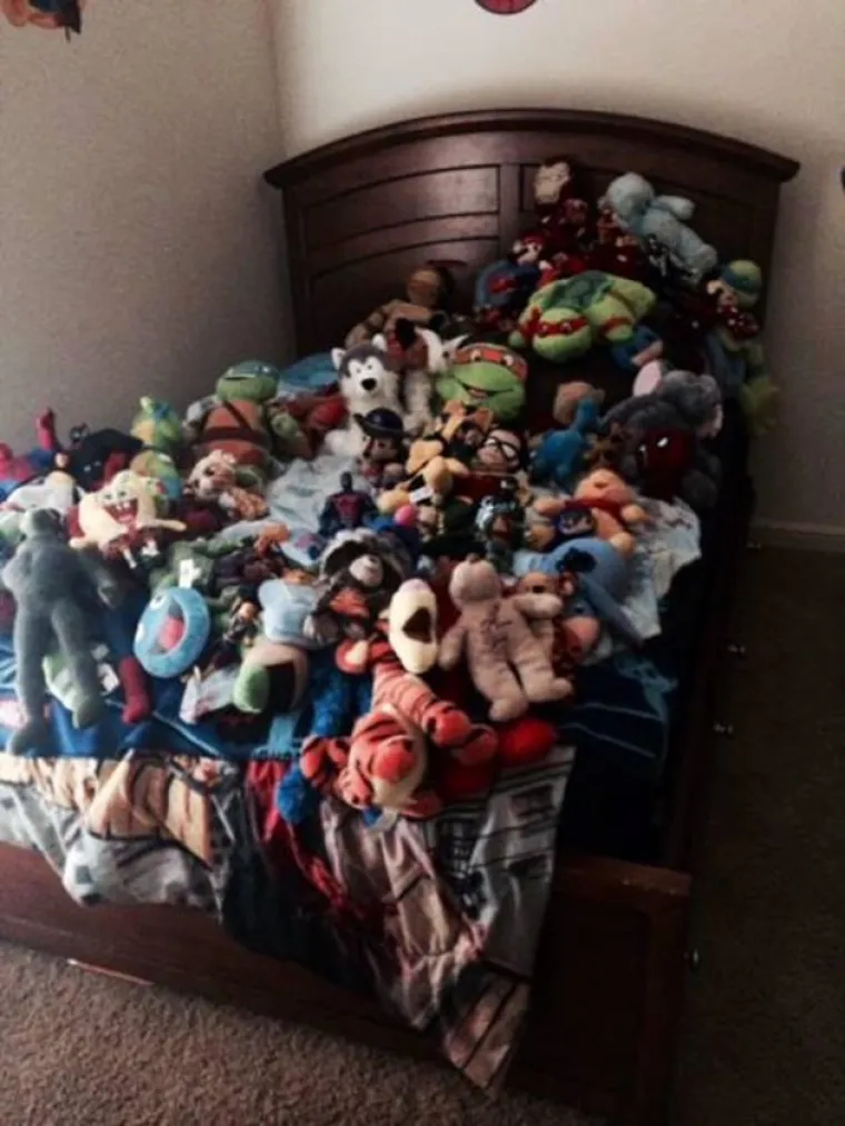 Vlasnik ovog urednog kreveta nekoliko je noći spavao na podu kako ne bi napravio nered.