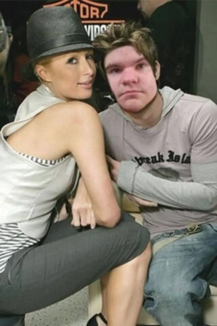 Neki dečki toliko očajno žele curu da su spremni osramotiti se i na ovaj način...