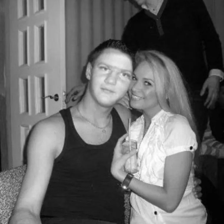 Neki dečki toliko očajno žele curu da su spremni osramotiti se i na ovaj način...