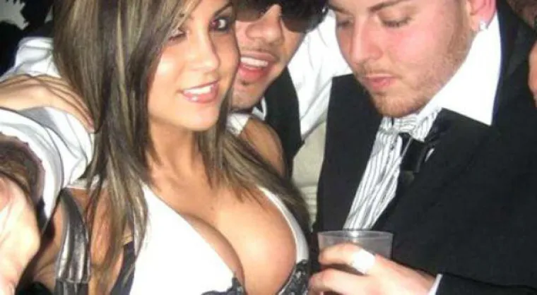 Neki mu&scaron;karci ba&scaron; vole buljiti u grudi i guze, a ovi su uhvaćeni na djelu