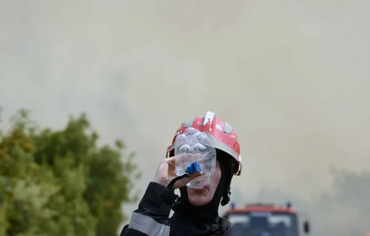 Veliki požar u zaleđu Vodica: vatra zaprijetila kućama