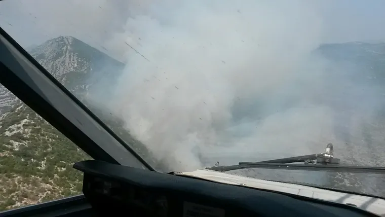 Letjeti kroz dim je opasno, zahtjevno i te&scaron;ko. Vidljivost se ponekad smanji na nulu i tada nema druge nego letjeti po instinktu.