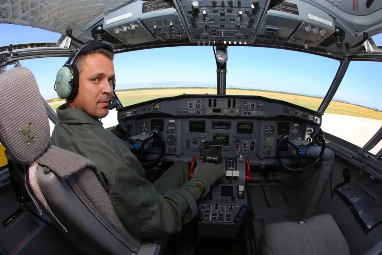 "Najveća je satisfakcija kada sa zemlje čujete vatrogasce kako vam viču: To, majstore", kaže bojnik Markač.