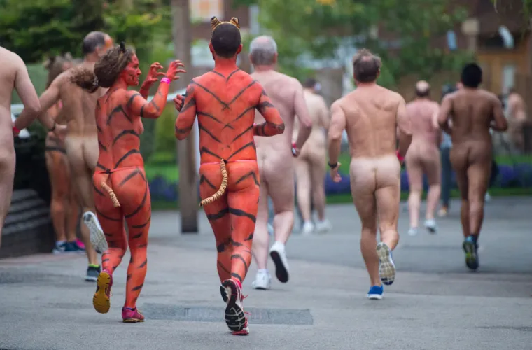 Skinuli se do gola i trčali londonskim zoolo&scaron;kim vrtom u plemenite svrhe