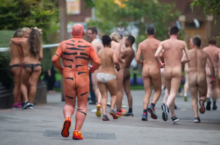 Skinuli se do gola i trčali londonskim zoolo&scaron;kim vrtom u plemenite svrhe