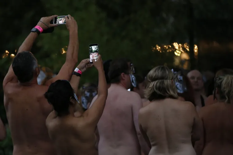 Skinuli se do gola i trčali londonskim zoolo&scaron;kim vrtom u plemenite svrhe