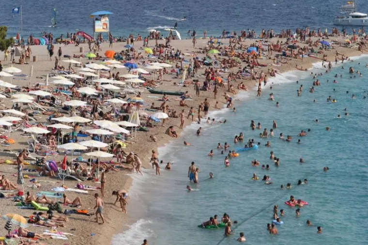 Bol na Braču je prepun.