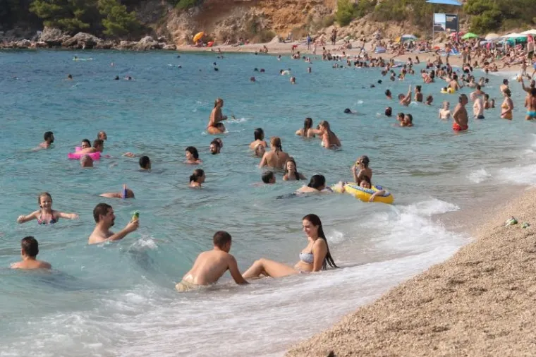 Bol na Braču je prepun.