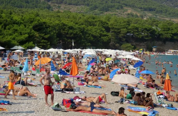 Bol na Braču je prepun.