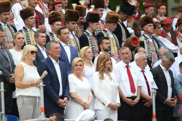 PROSLAVA U SINJU: Bandić i Karamarko u procesiji, Grabar Kitarović na misi