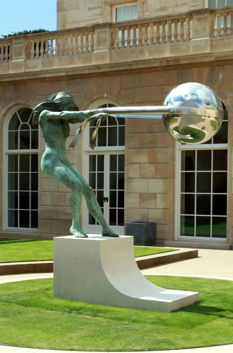 Personifikacija gravitacije  čini jo&scaron; ne&scaron;to