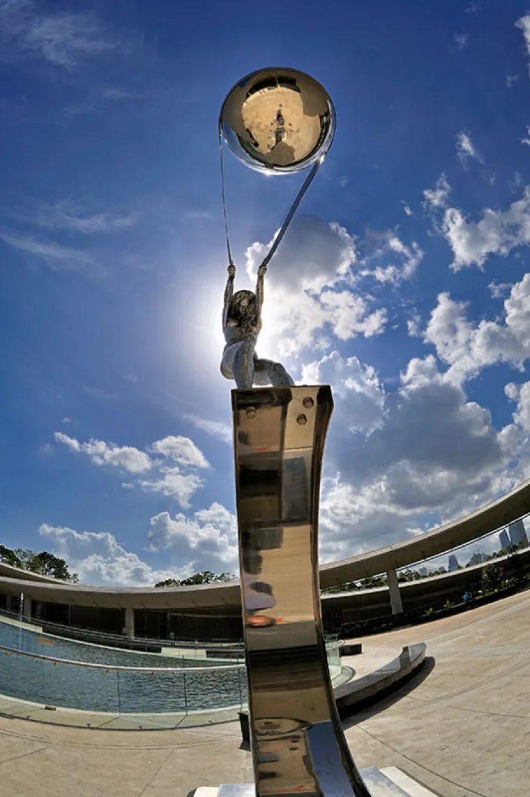 A kako je riječ o spomeniku, djeluje kao da bi morala pasti