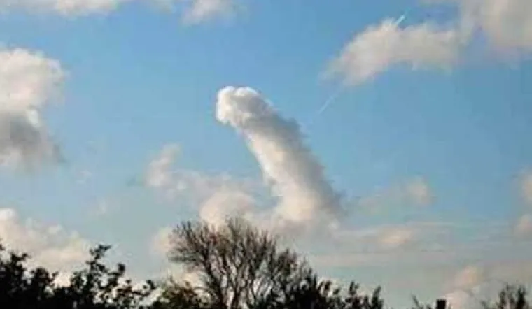 OD SITNIH DO GIGANTSKIH: Nebo je prepuno penisa, samo treba podignuti pogled