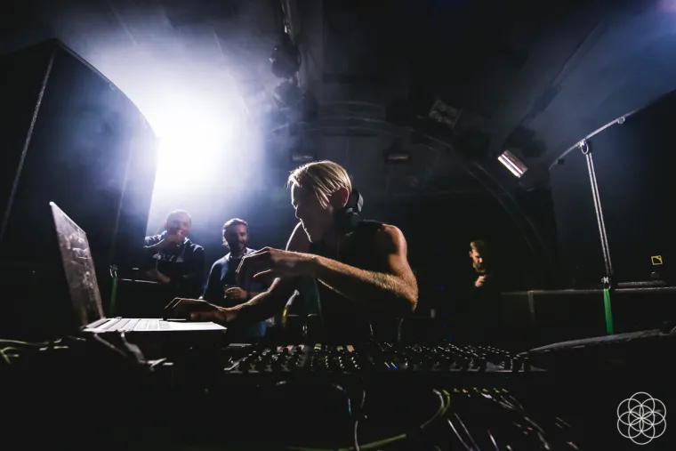 Kiša nije spriječila dolazak nekoliko desetaka tisuća ljudi na otvorenje trećeg Sonus festivala.