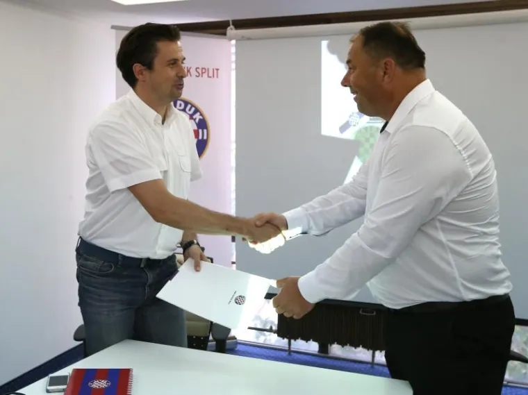 Na Poljudu potpisan je ugovor s Goranom Đanićem čiji će se likeri u raznim pakiranjima i okusima (limun, smokva, rogač, orah) prodavati pod imenom Hajduk. U ime Hajduka ugovor je potpisao direktor marketinga Aljoša Bašić.