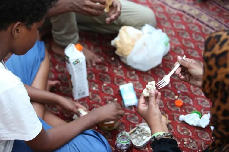 Imigranti iz ratovima poharanih Afganistana, Sirije, Iraka, Palestine..., preplavili su sredi&scaron;te Beograda. U parkovima pored autobusnog i željezničkog kolodvora dnevno boravi oko 1.000 imigranata do daljnjeg puta prema Mađarskoj.